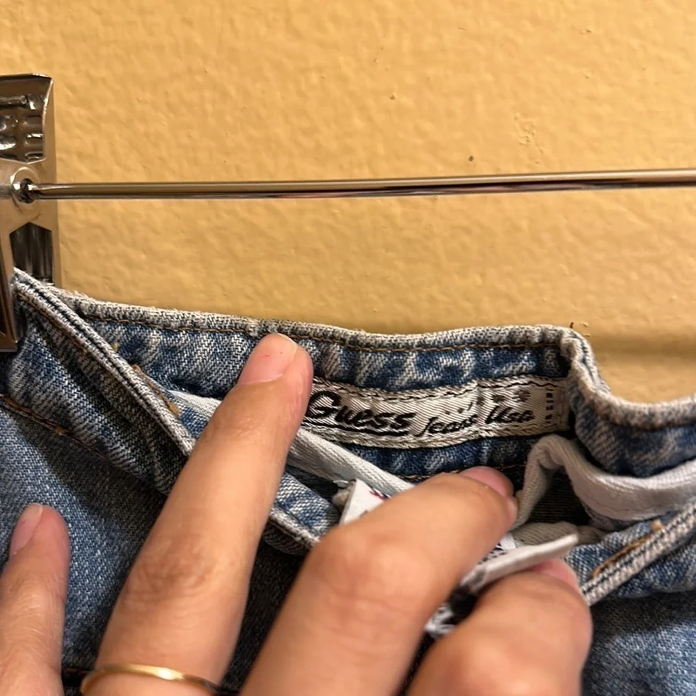 Guess like stains skirt