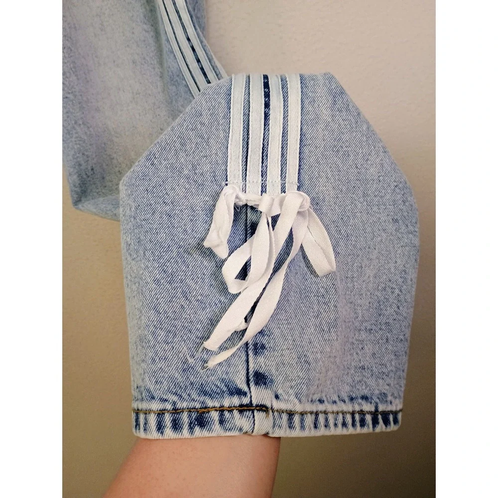 Love Soho ribbon leg model