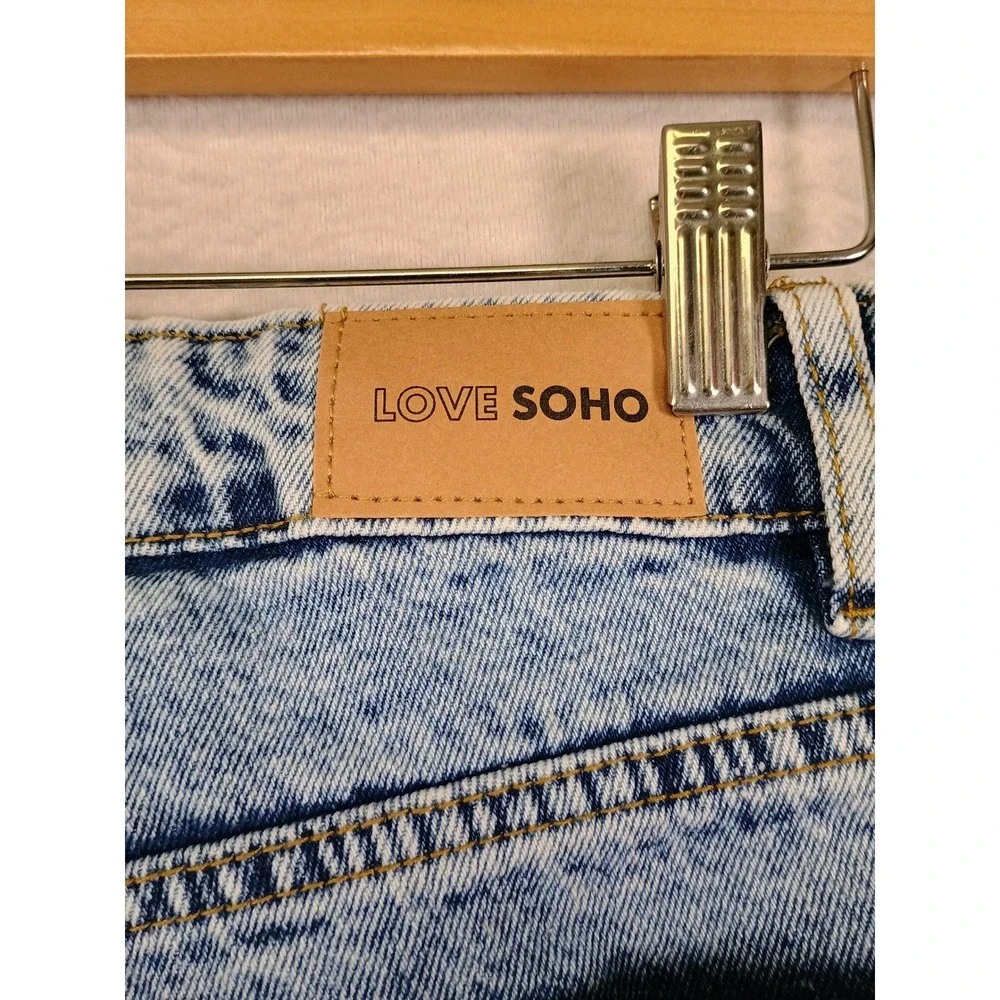Love Soho pocket light provides