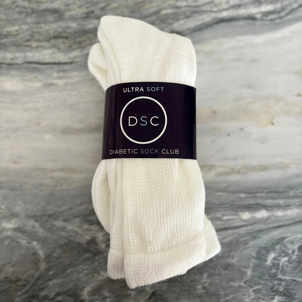 Diabetic Sock Club White Ultra Soft Crew Socks Unisex L/XL Made in USA 10-13