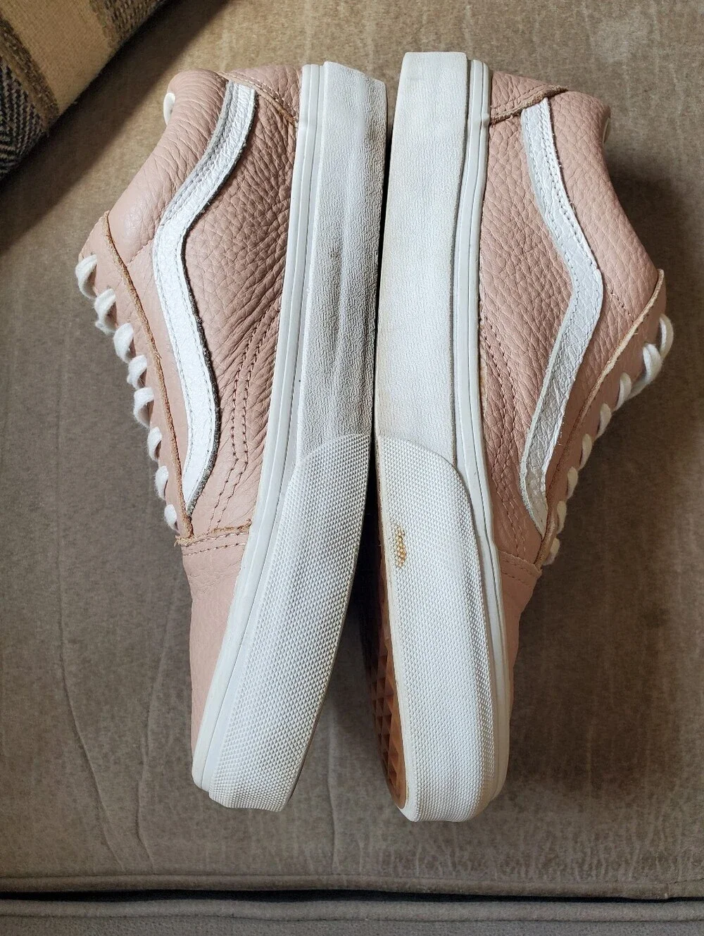 Vans est 77
