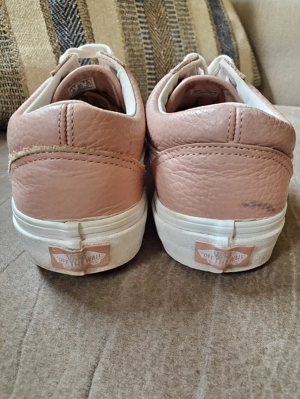 Vans est 77