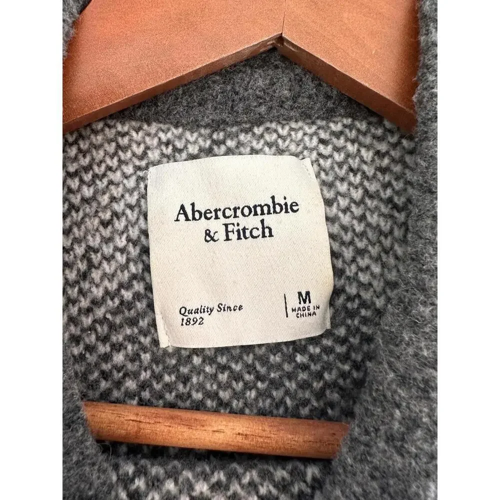 Abercrombie & Fitch 4% piling