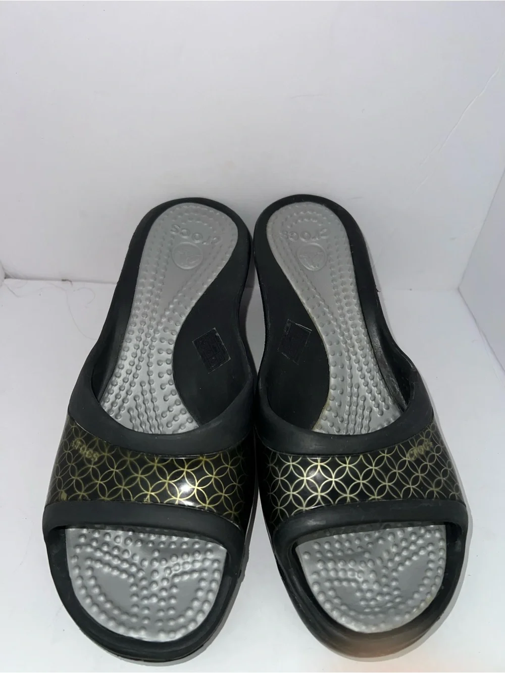 Crocs Black & Gold Wedge Slide Sandals – Women’s Size 8