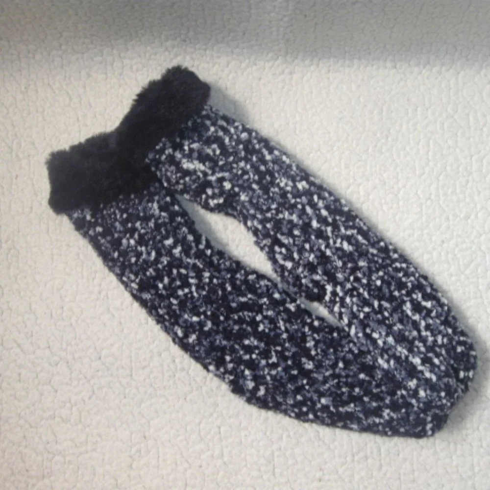 Jane and Bleecker Super Soft Gripper Socks
