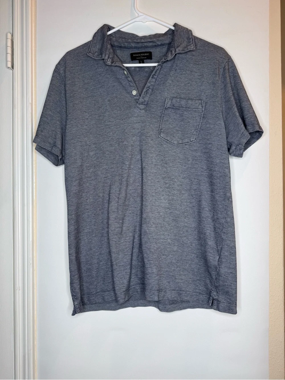 Banana Republic Men’s Heathered Gray Polo