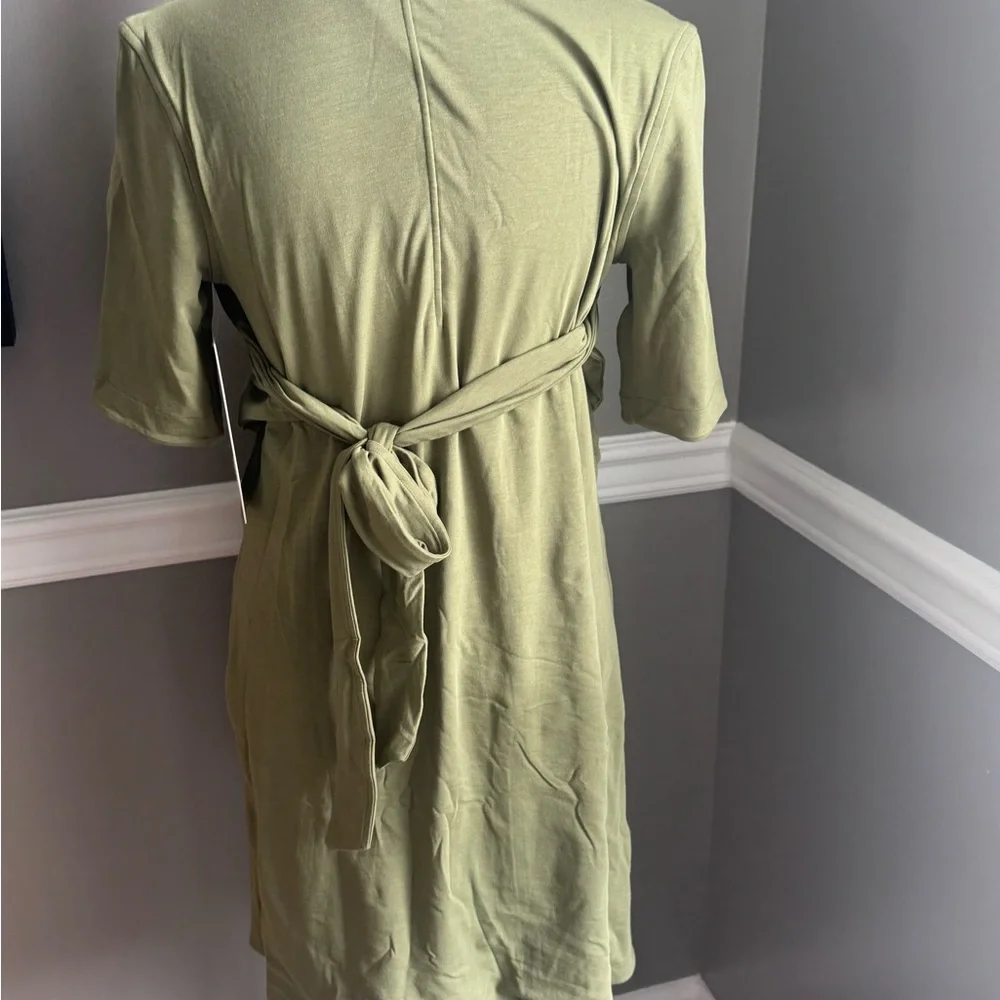 lululemon athletica bleach fit above