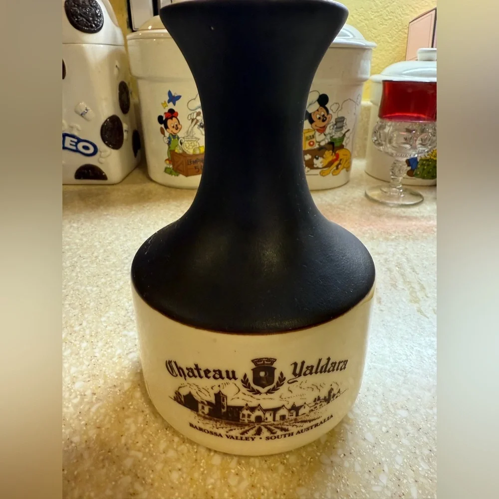 Château Yaldara  Barossa valley South Australia Black and White Vase decanter