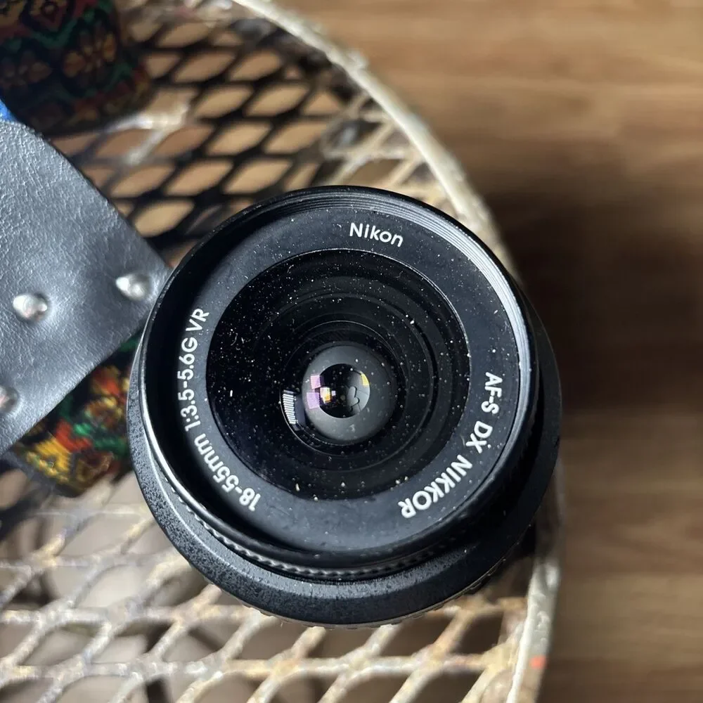 Nikon built charger lens