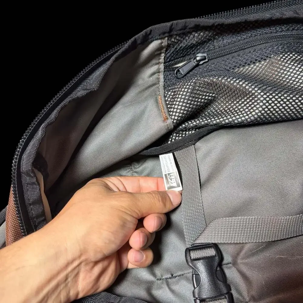 REI pockets padded side