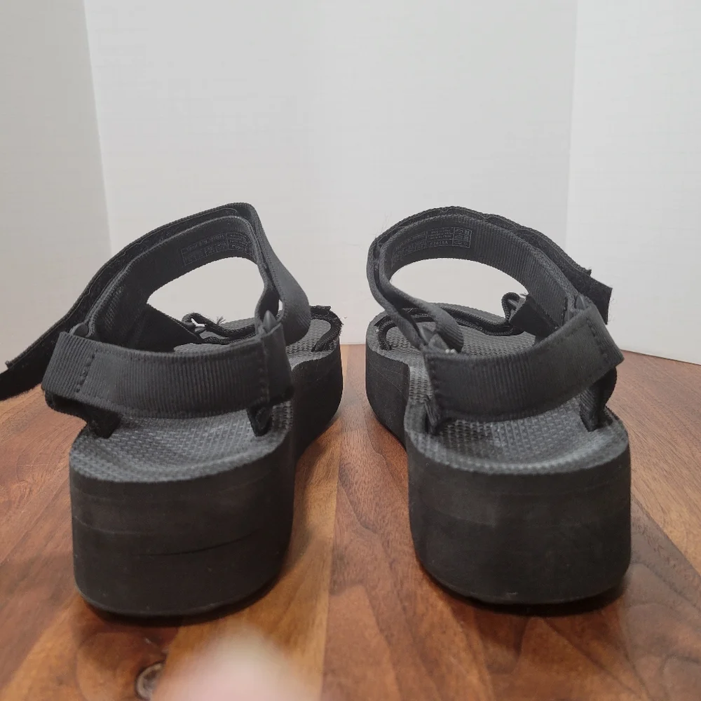 Teva women platform