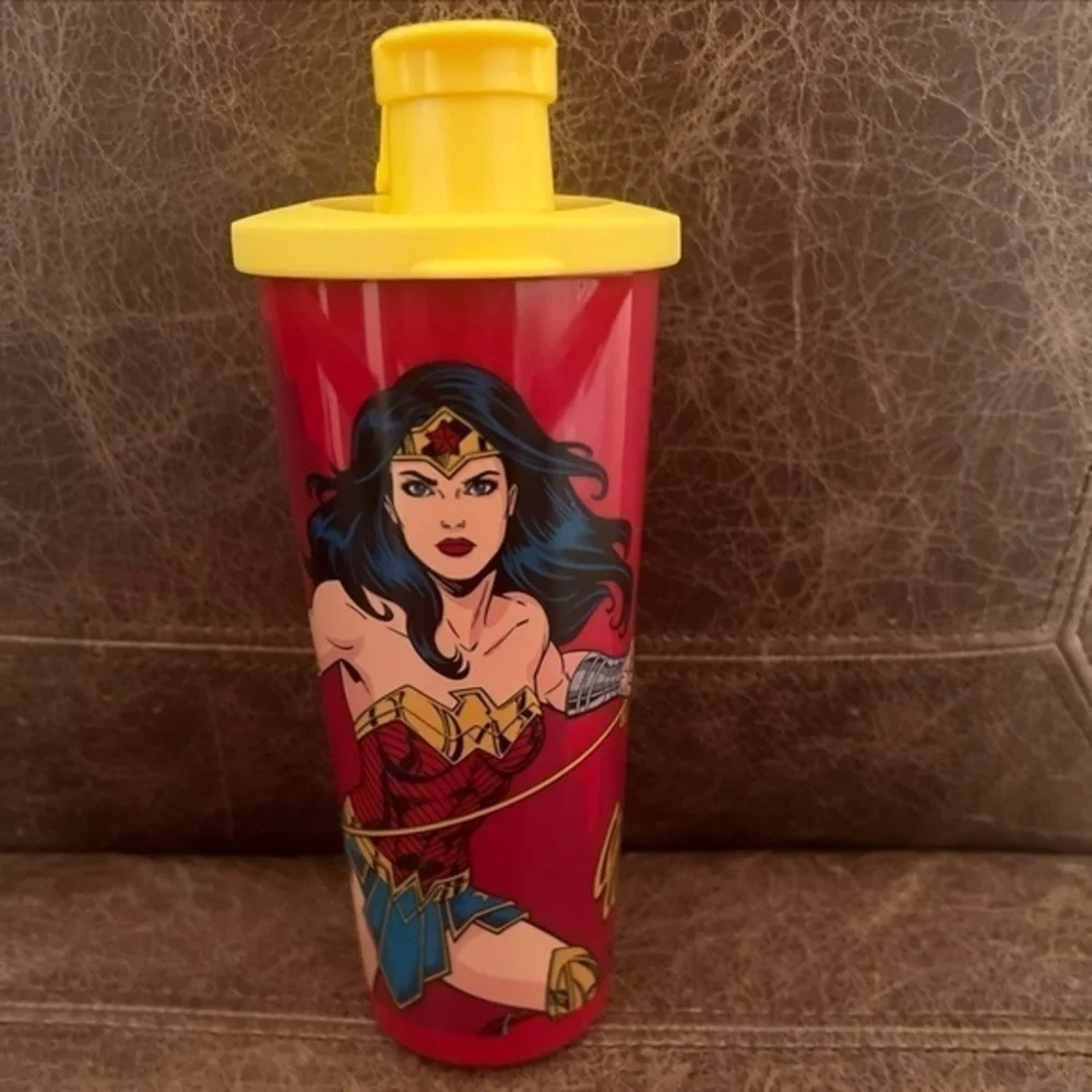 Tupperware Wonder Woman 16oz Flip Top Tumbler‎ (U)