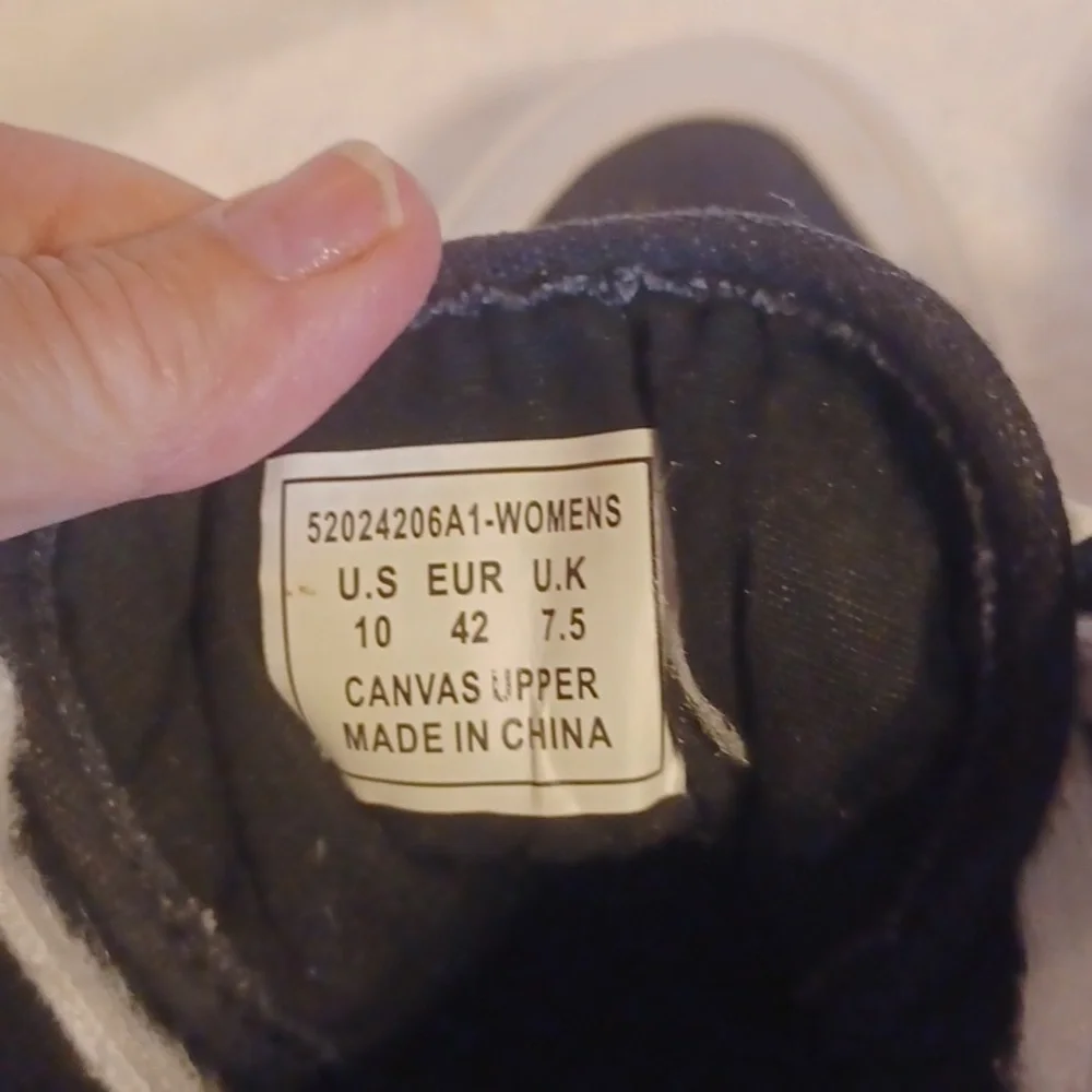 Levi's canvas hightop shoes women's size 10 black and white