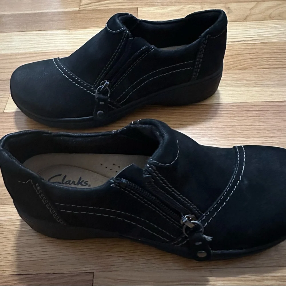 Clarks Carleigh Ray Slip on shoes suede/nubuck Black womens size 5 kids size 3.5