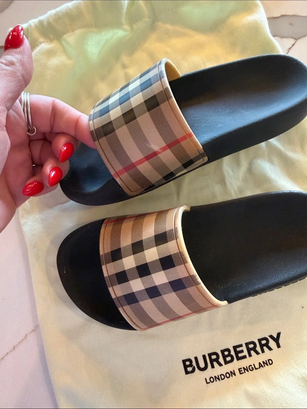 Burberry classic slides