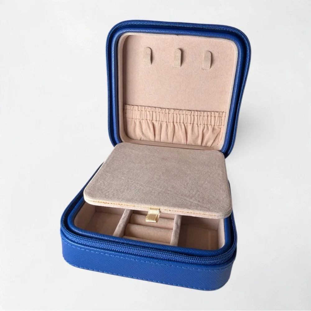 Heritage Blue Cosmetic Case‎