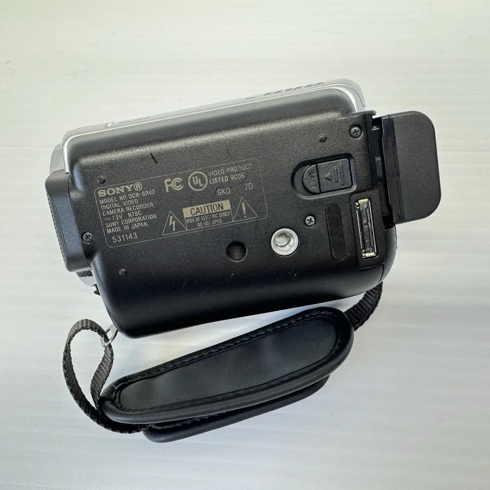 Sony Handycam DCR-SR42 Camcorder 30GB HDD 40x Opt Zoom- Charging Dock And Extras