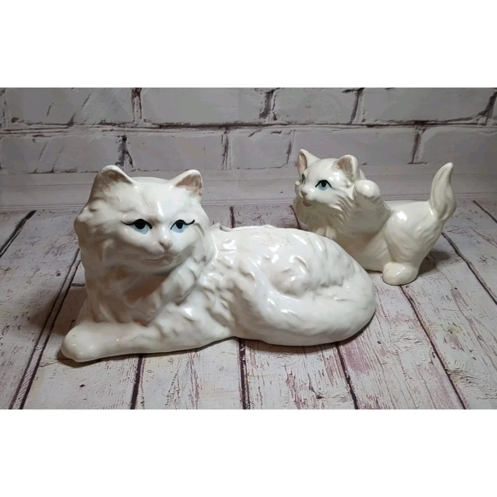 Vintage White Persian Cat Figurine Planter Blue Eyes With‎ Playful Kitten