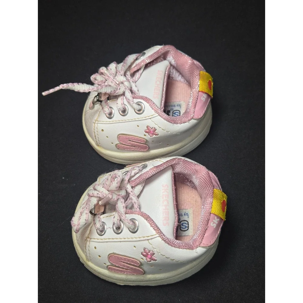 Skechers adorable white