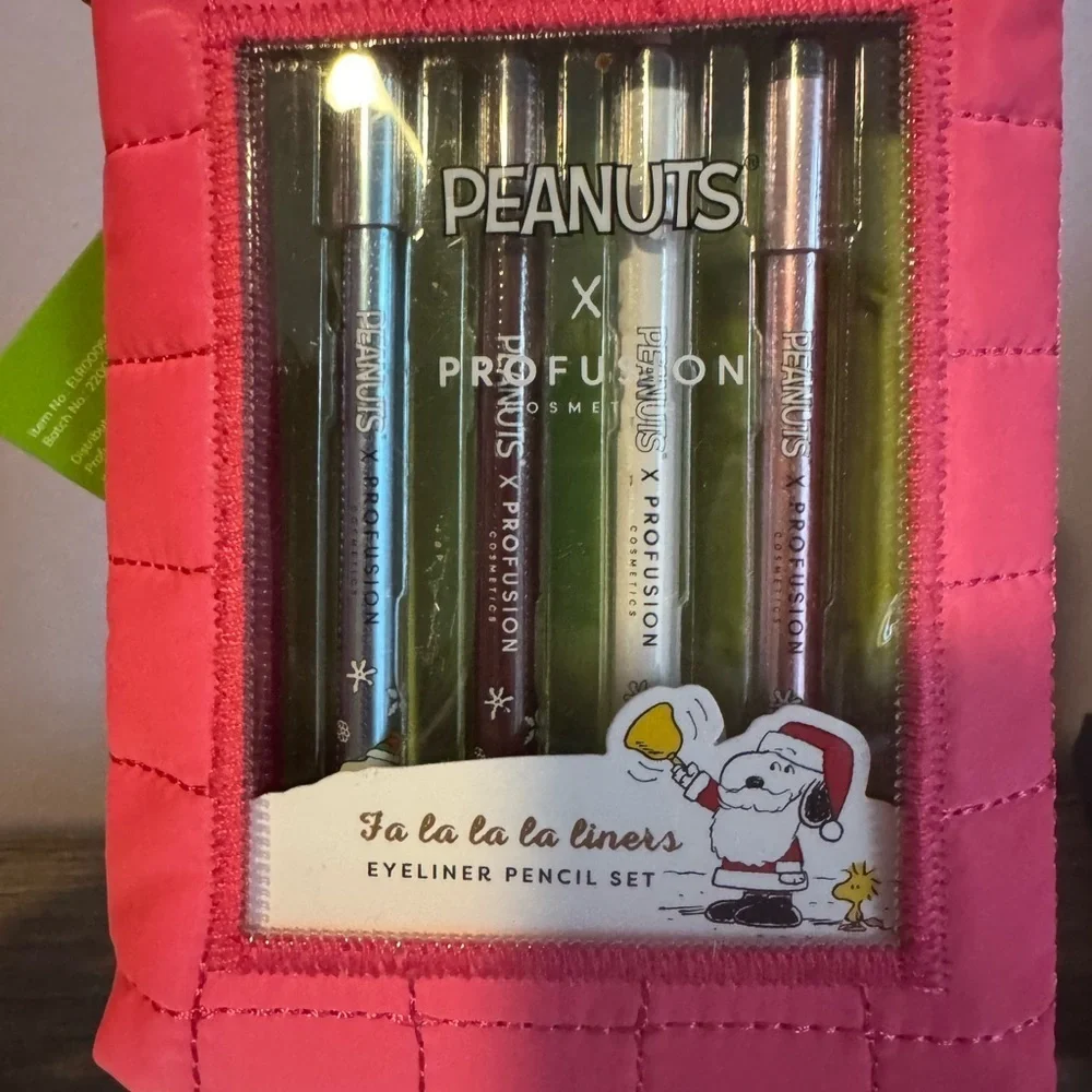 Peanuts eyeliner cosmetic