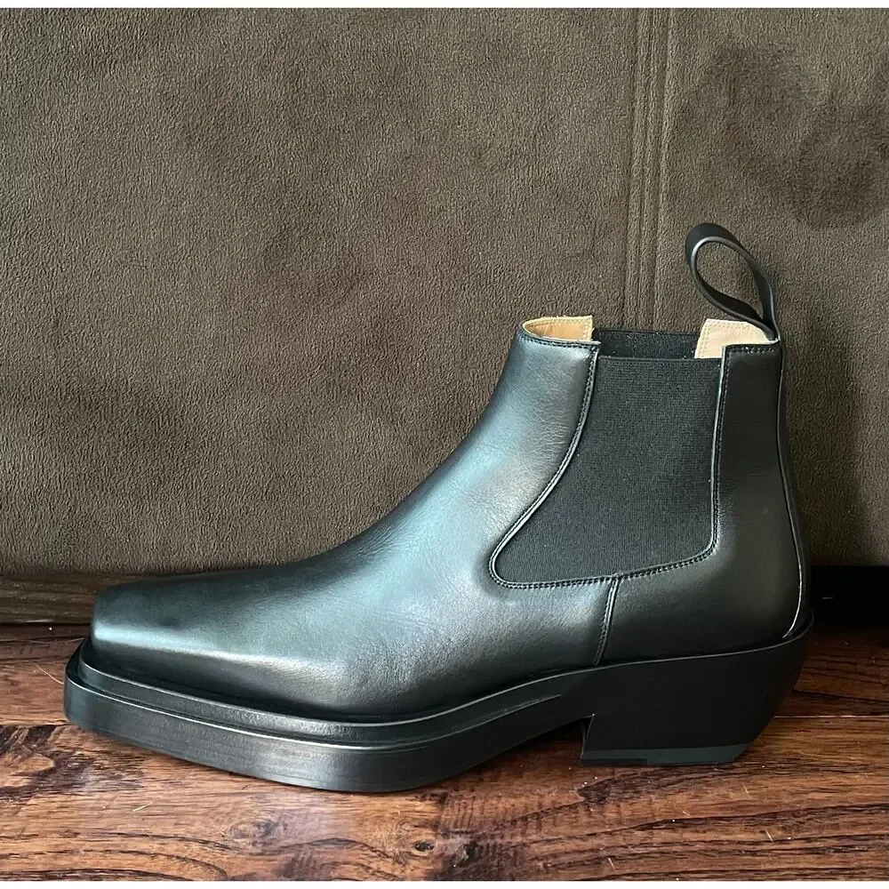 Bottega Veneta height about toes