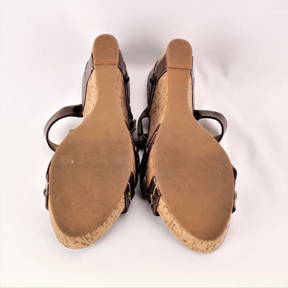 Guess Women Shoes Size 8.5 !