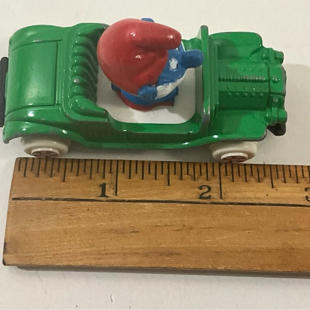 Vintage ERTL Peyo Papa Smurf #4 Green 1982 Die Cast Car with PVC figure