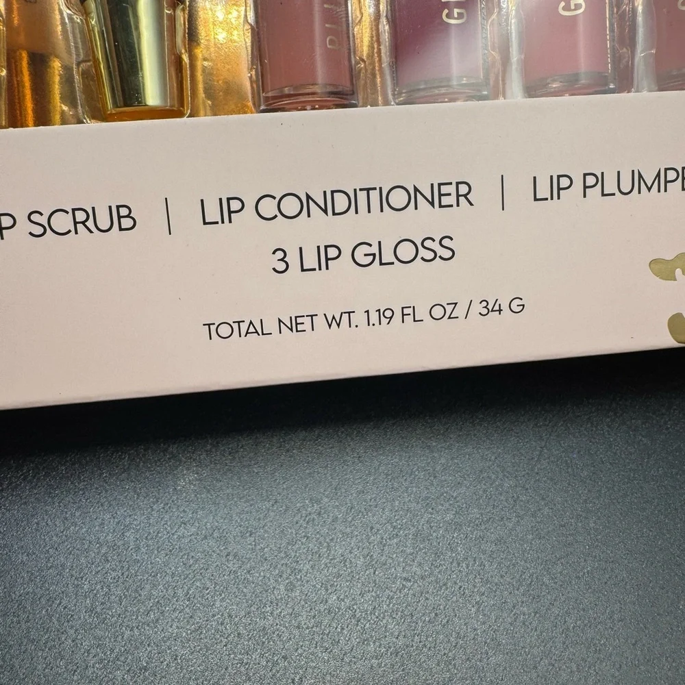 Tahari features glosses brown