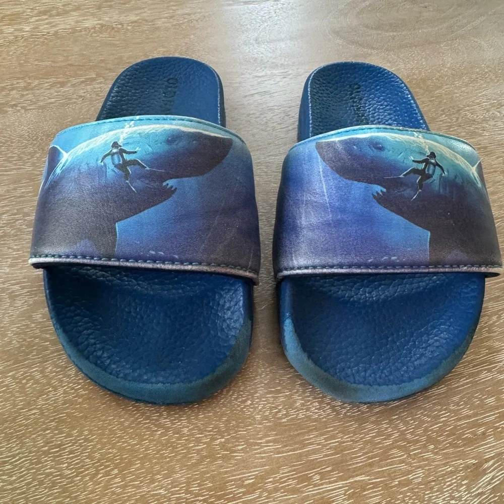 Old Navy shark slide sandals, kids, size 10/11