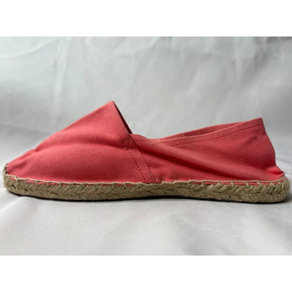 Soludos preppy features