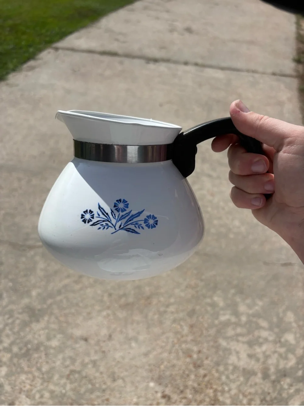 Blue cornflower teapot with no lid
