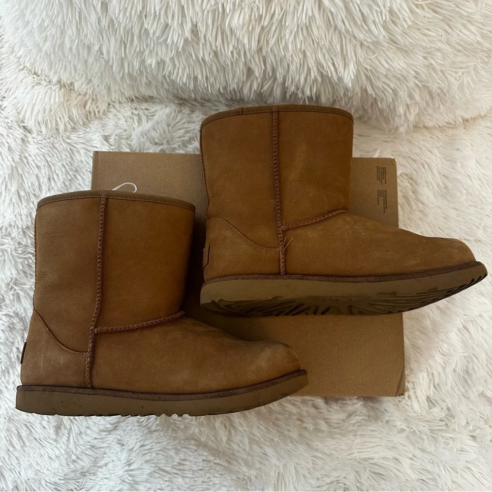 UGG Classic Short II Boots Chestnut Sheepskin Suede Women’s Size 5 Cozy Winter