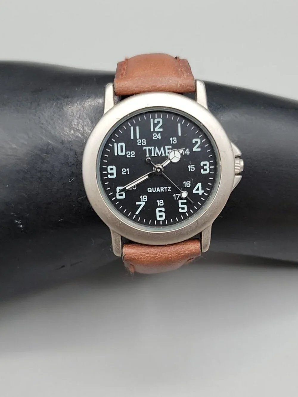 Time Magazine Quartz Watch Silver Tone Dial 33 mm 7