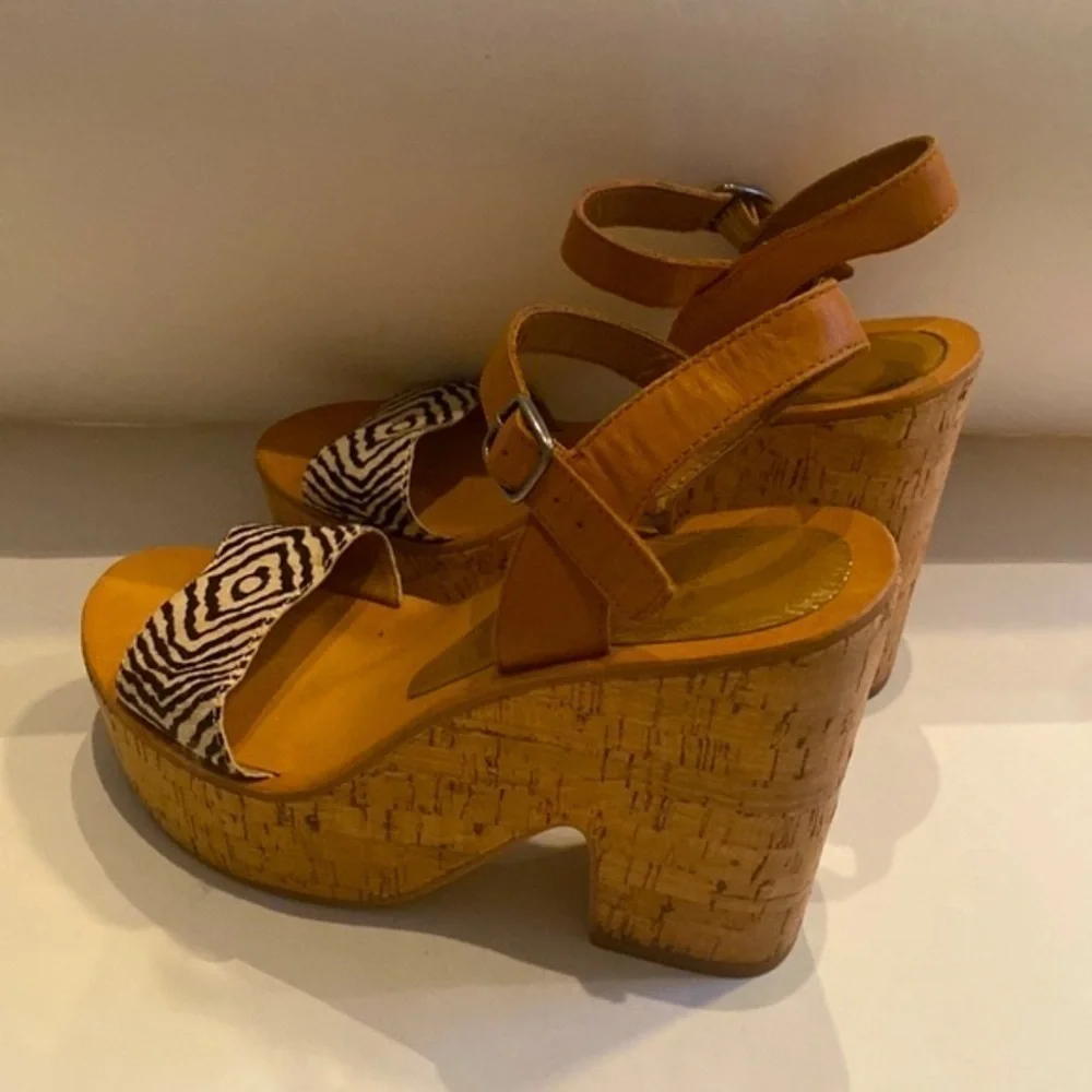 Dolce Vita Tan Leather & Black White Pattern Cork Platform Sandals