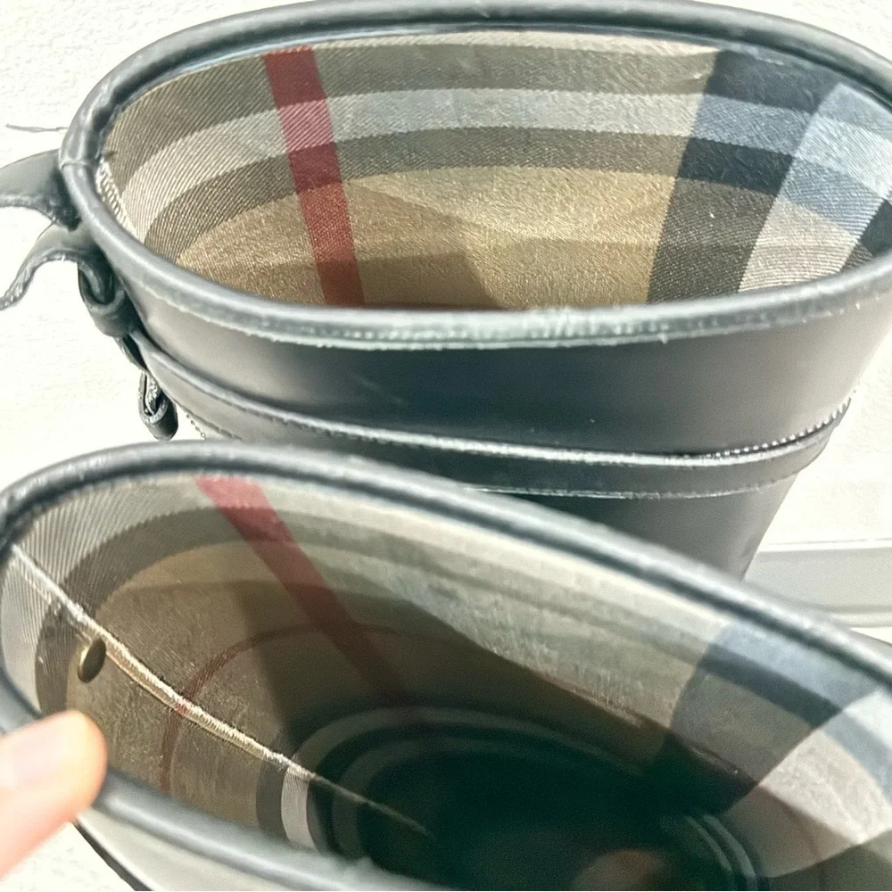 Burberry Riding Rain Boots Roscot in Black Rubber