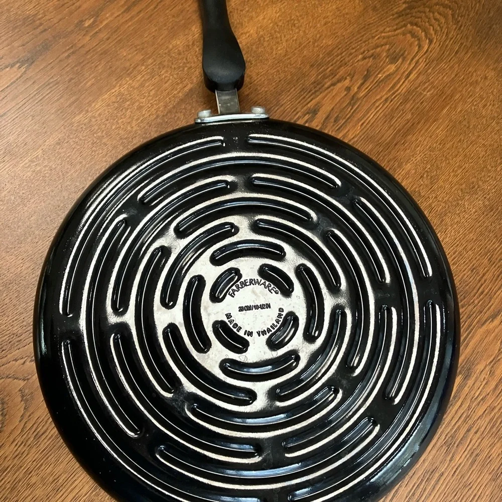 Farberware BRANDNEW-never used-(I have 2 exact) nonstick 10-12” round grill pan.