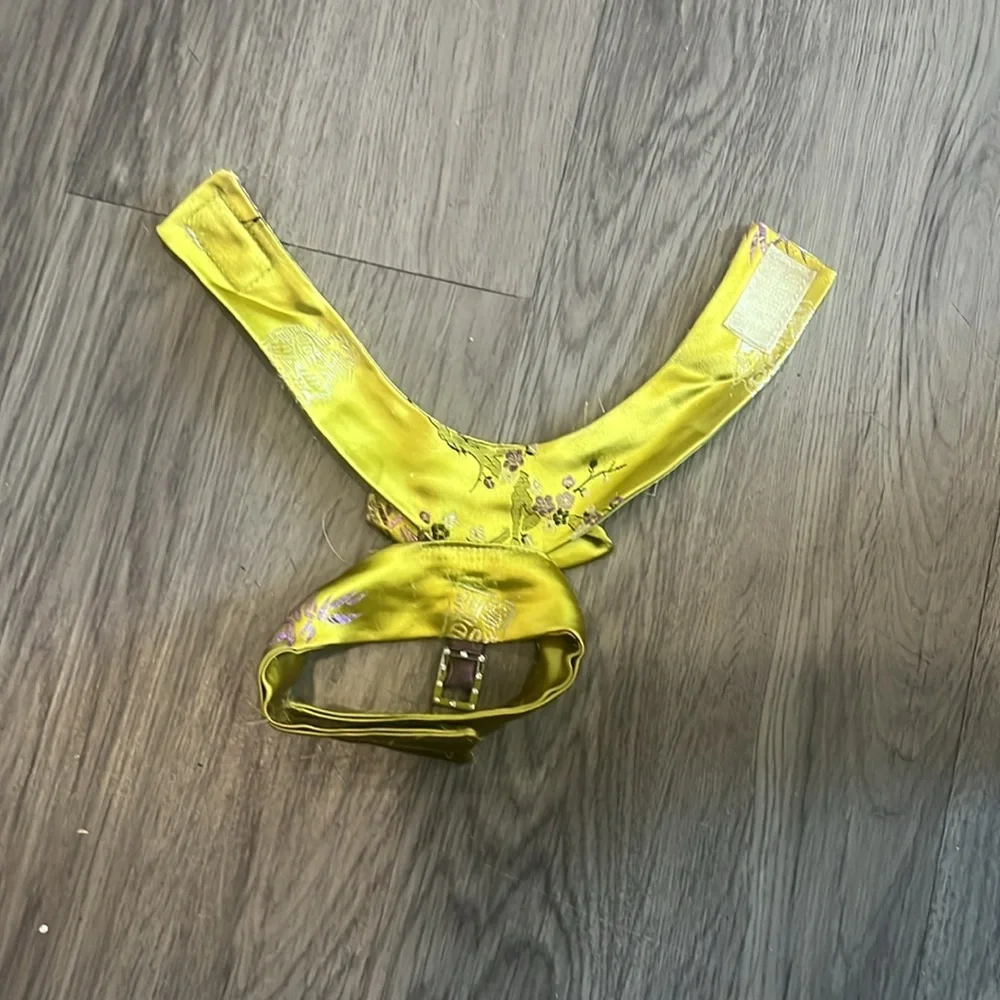 N/A elegant yellow