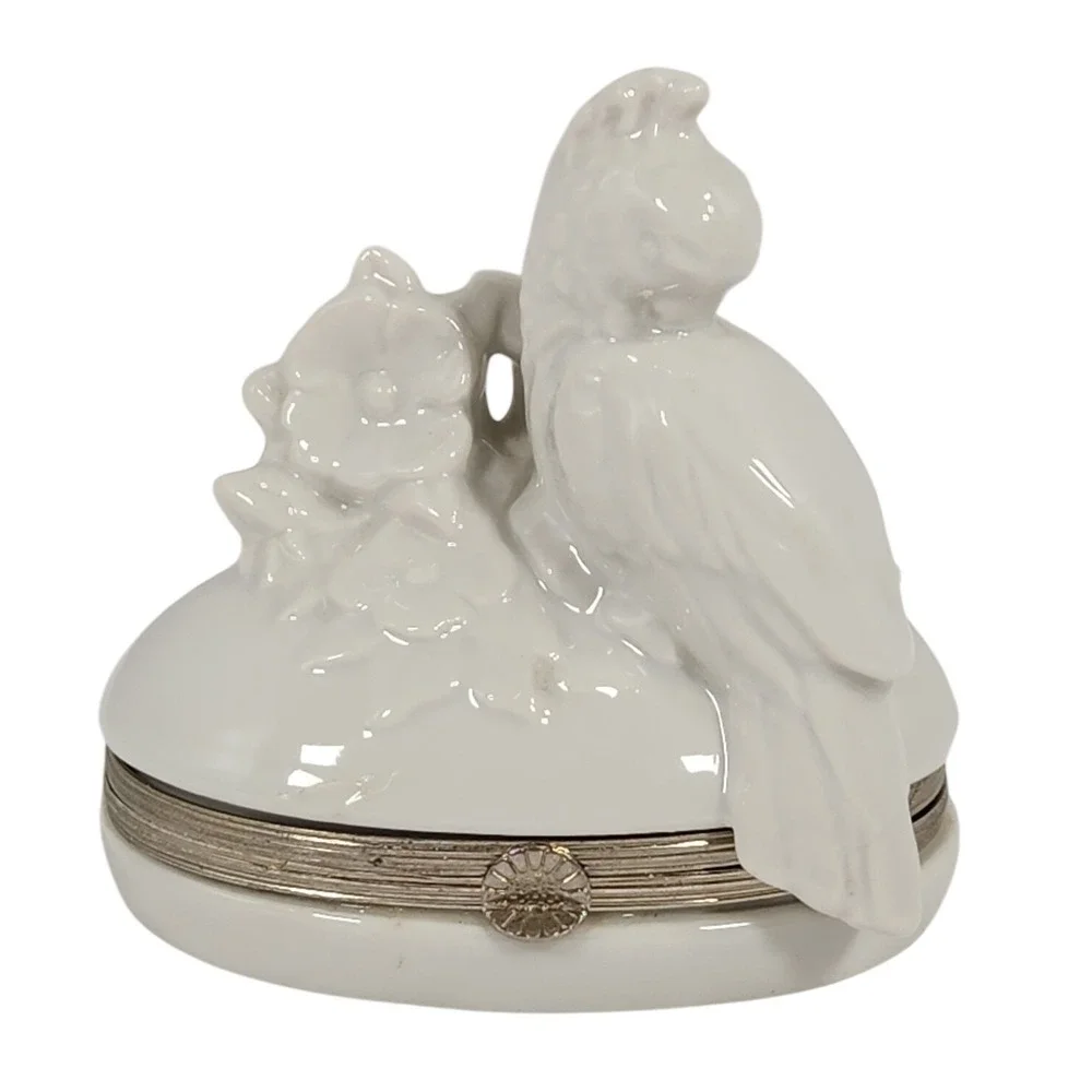 VTG White Ceramic‎ Cockatoo Floral Latching Trinket Box 3.5