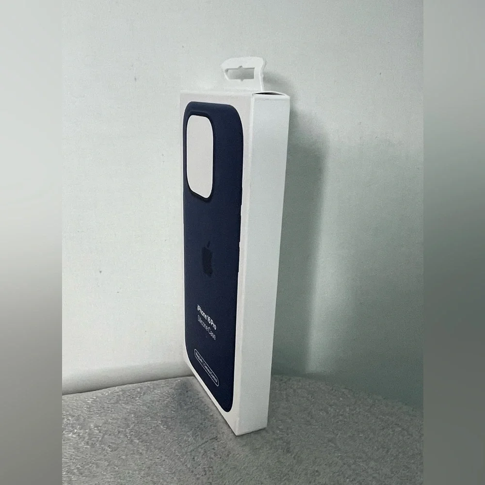 iPhone 16 Pro Silicone Case Denim MagSafe+Camera Control Apple. New in Box(F3)✨✨