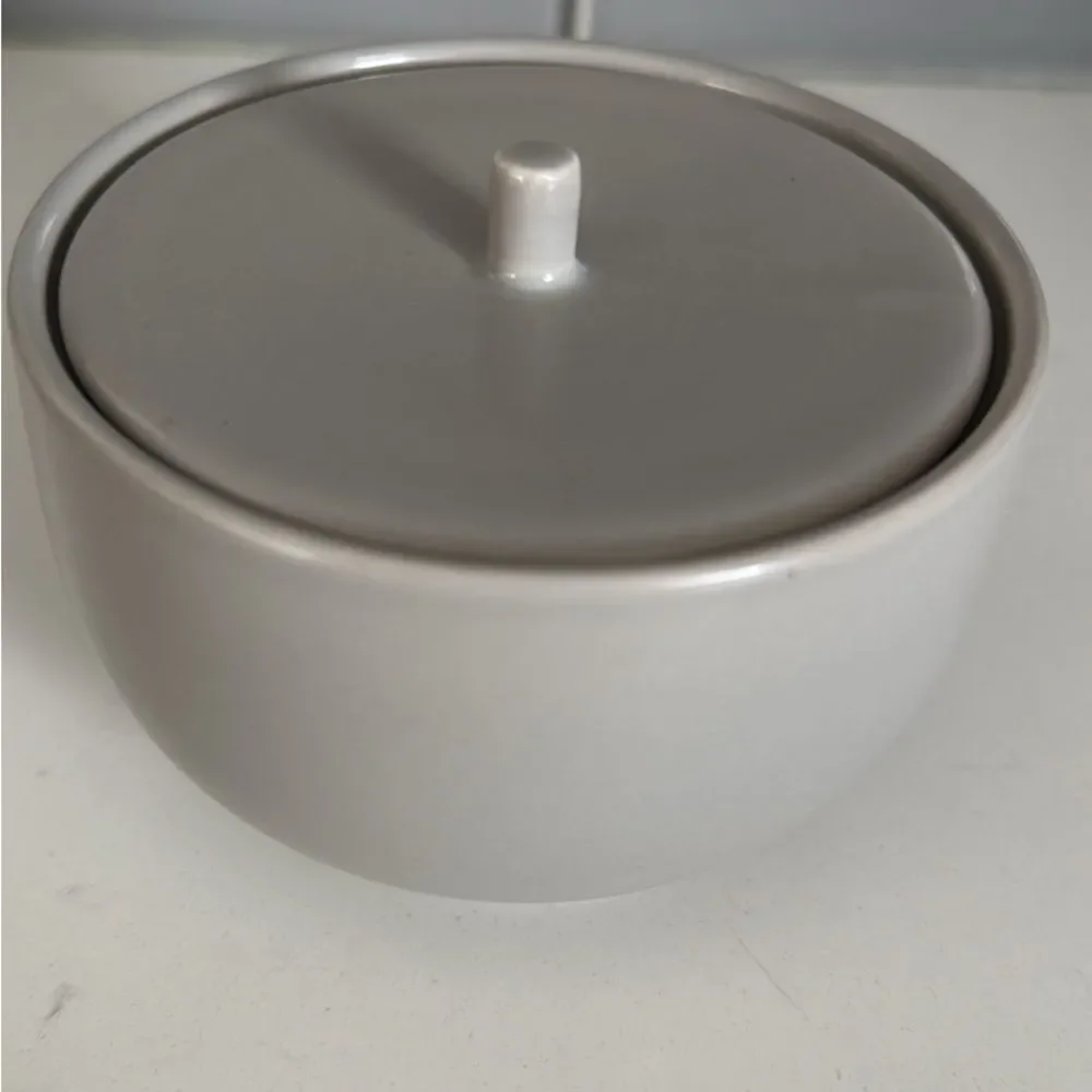 Blomus Elegant Gray Ceramic Bowl with Lid