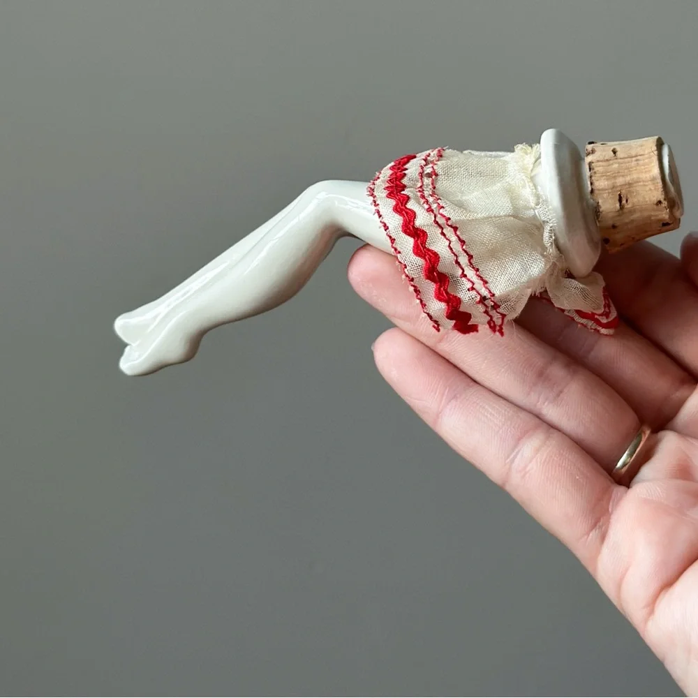 Vintage stopper leg pinup