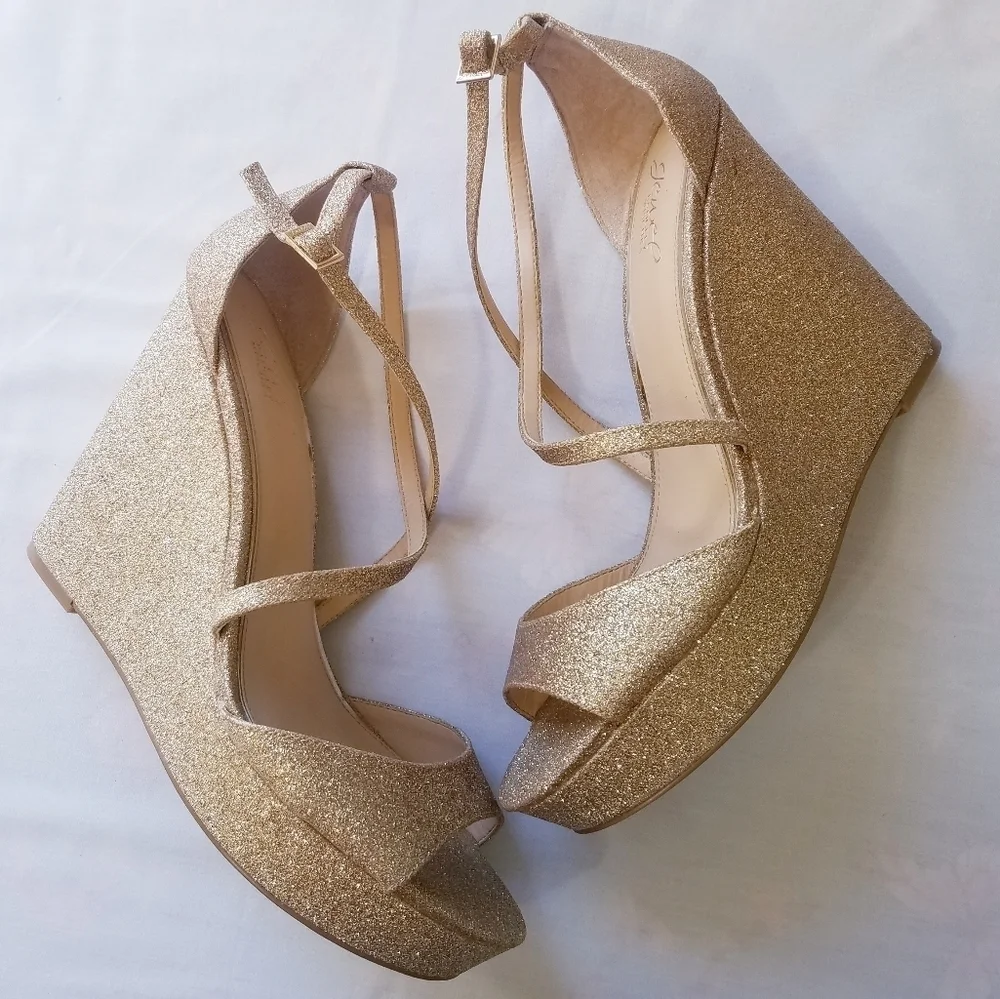 Badgley Mischka | Platform Gold‎ Glitter Sandals