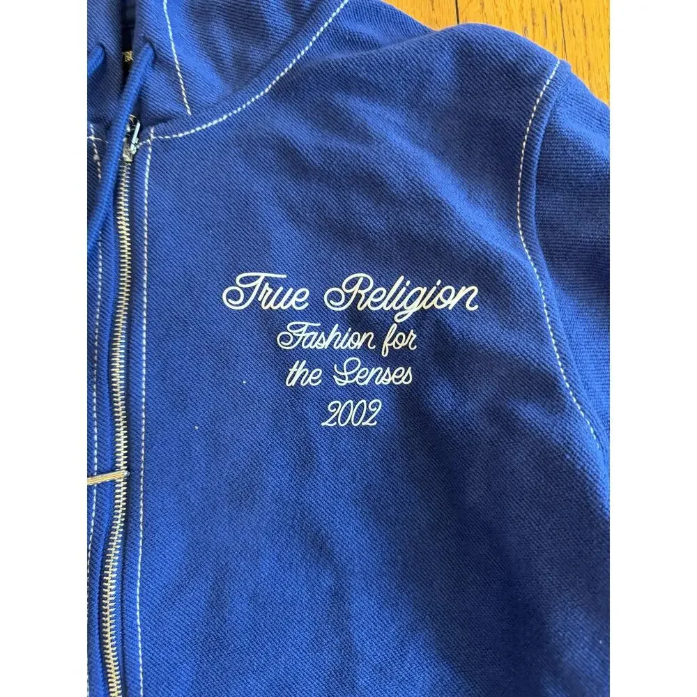 True Religion neckline details tour