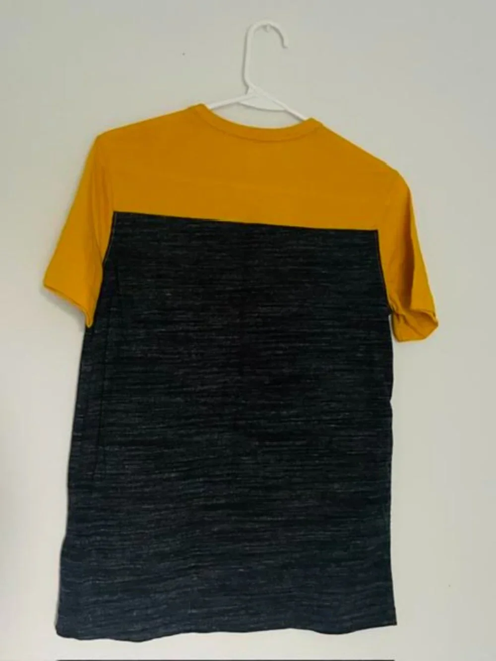 Graphic Football-Style Short Sleeve Tee for Boys Size XL/TG
