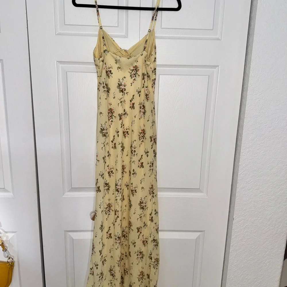 Abercrombie & Fitch chic yellow
