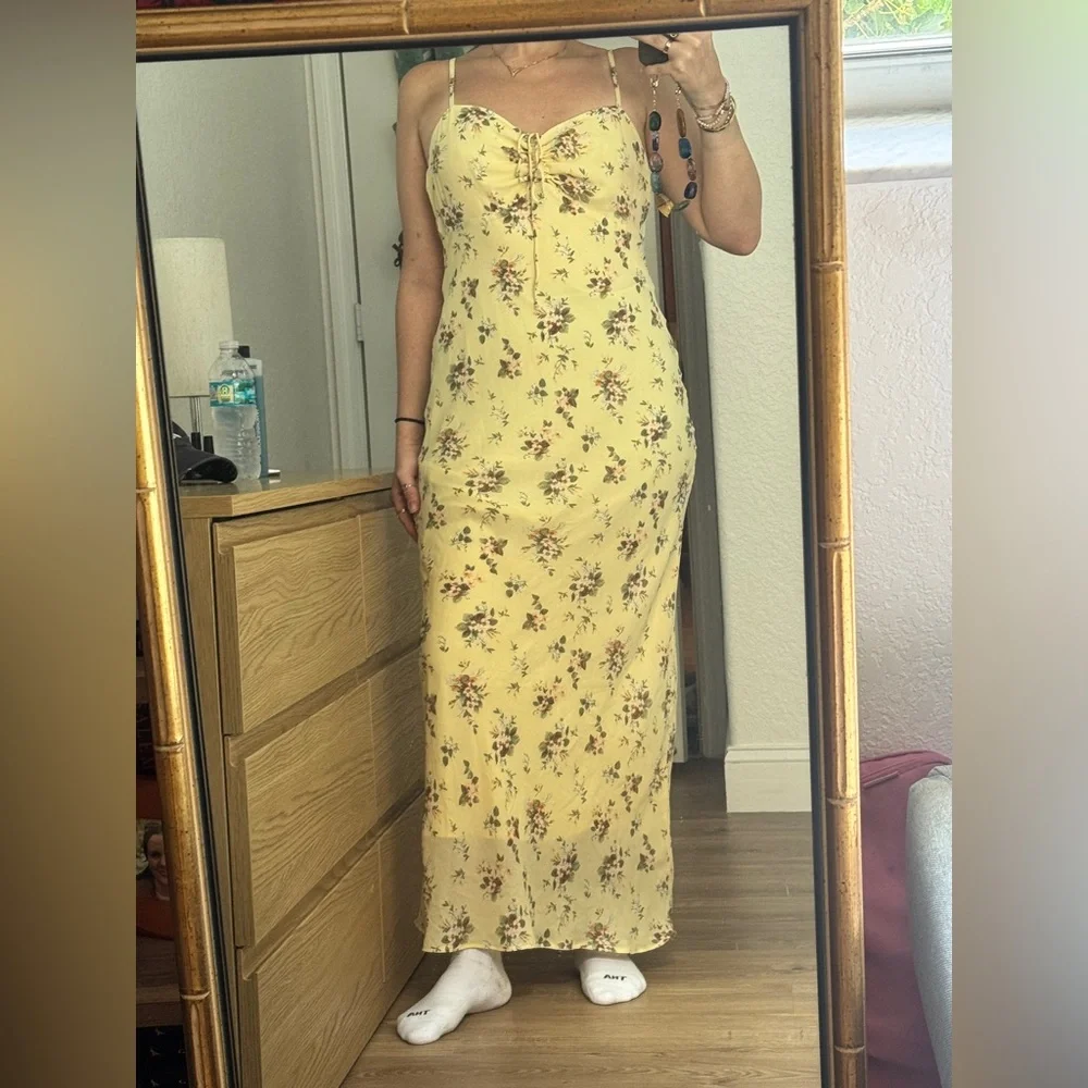 Abercrombie & Fitch chic yellow