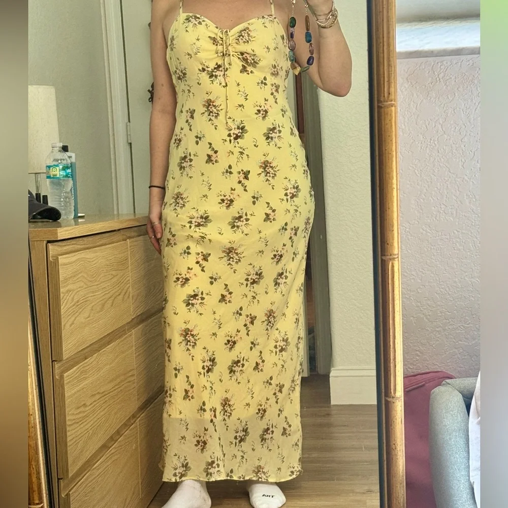 Abercrombie & Fitch chic yellow