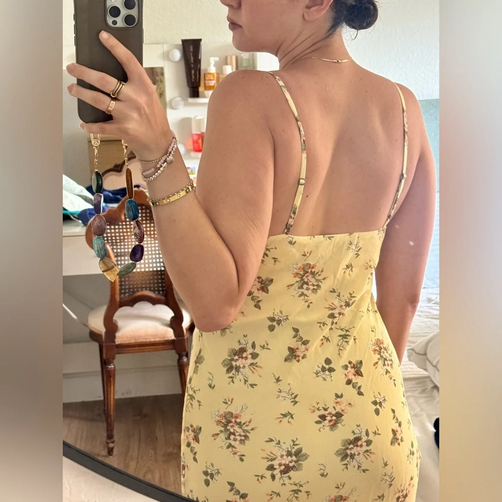 Abercrombie & Fitch chic yellow