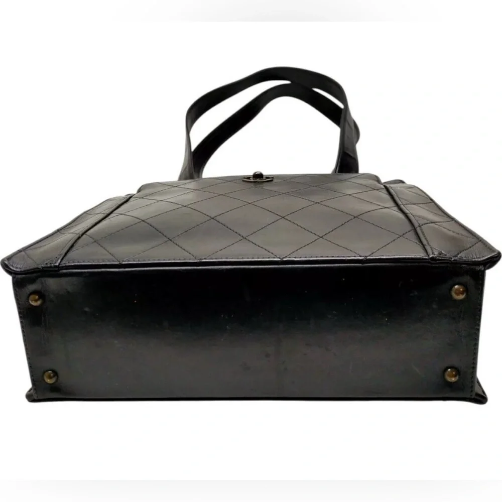 Authentic CHANEL VINTAGE Matrasse Shoulder Bag