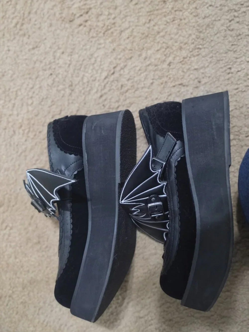 Demonia worn few